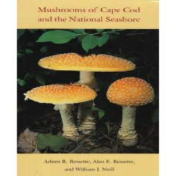Mushrooms of Cape Cod and the National Seashore (2001)-Alan E. Bessette, Arleen R. Bessette, William J. Neill